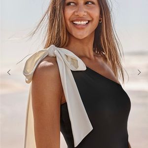 Summersalt Bow-Shoulder Ruched Sidestroke Sea Urchin/White Sands